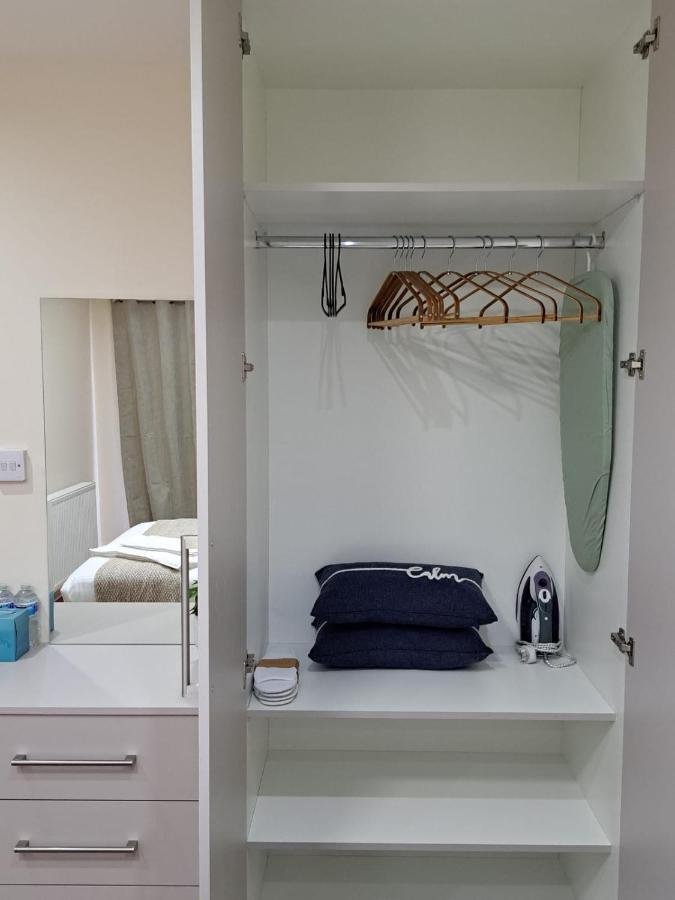 Modern 2 Bed 2 Bath Apartment Free Parking Watford  Luaran gambar