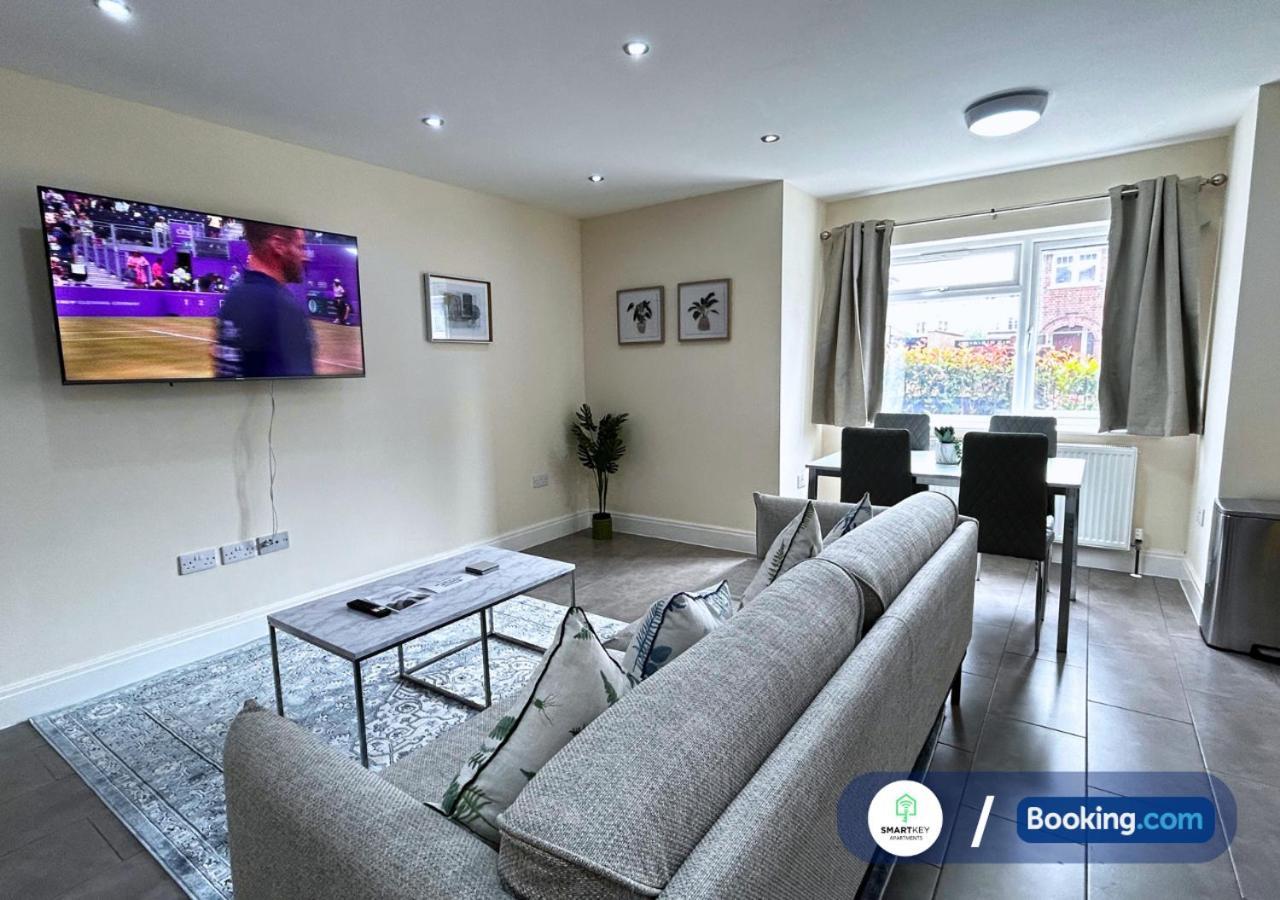 Modern 2 Bed 2 Bath Apartment Free Parking Watford  Luaran gambar