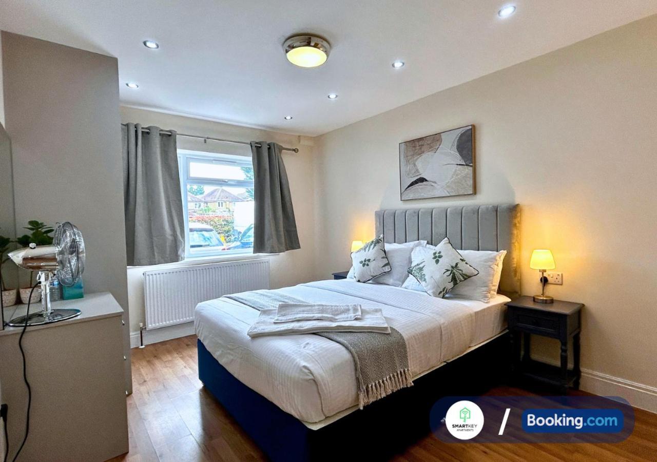 Modern 2 Bed 2 Bath Apartment Free Parking Watford  Luaran gambar