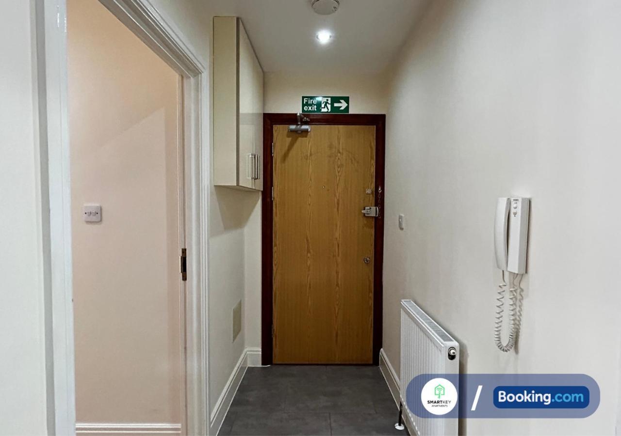 Modern 2 Bed 2 Bath Apartment Free Parking Watford  Luaran gambar
