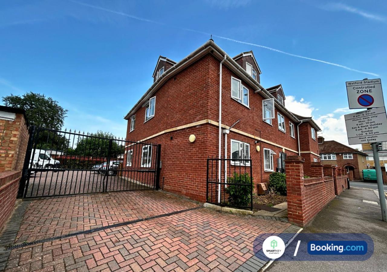 Modern 2 Bed 2 Bath Apartment Free Parking Watford  Luaran gambar